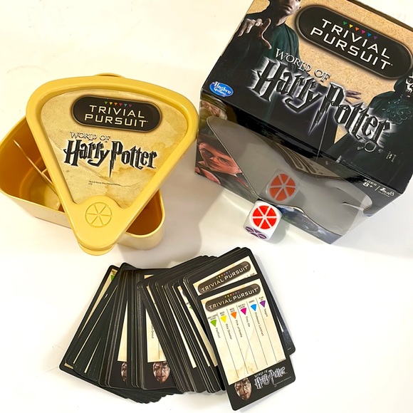 Harry Potter Trivial Pursuit Ages 8+ Harry Potter Trivia Over 600 Questions - Picture 2 of 8